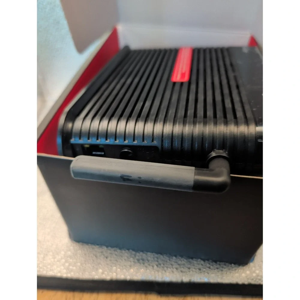 Samsung Network Extender SCS-2U01 / Verizon Signal Booster in NIB